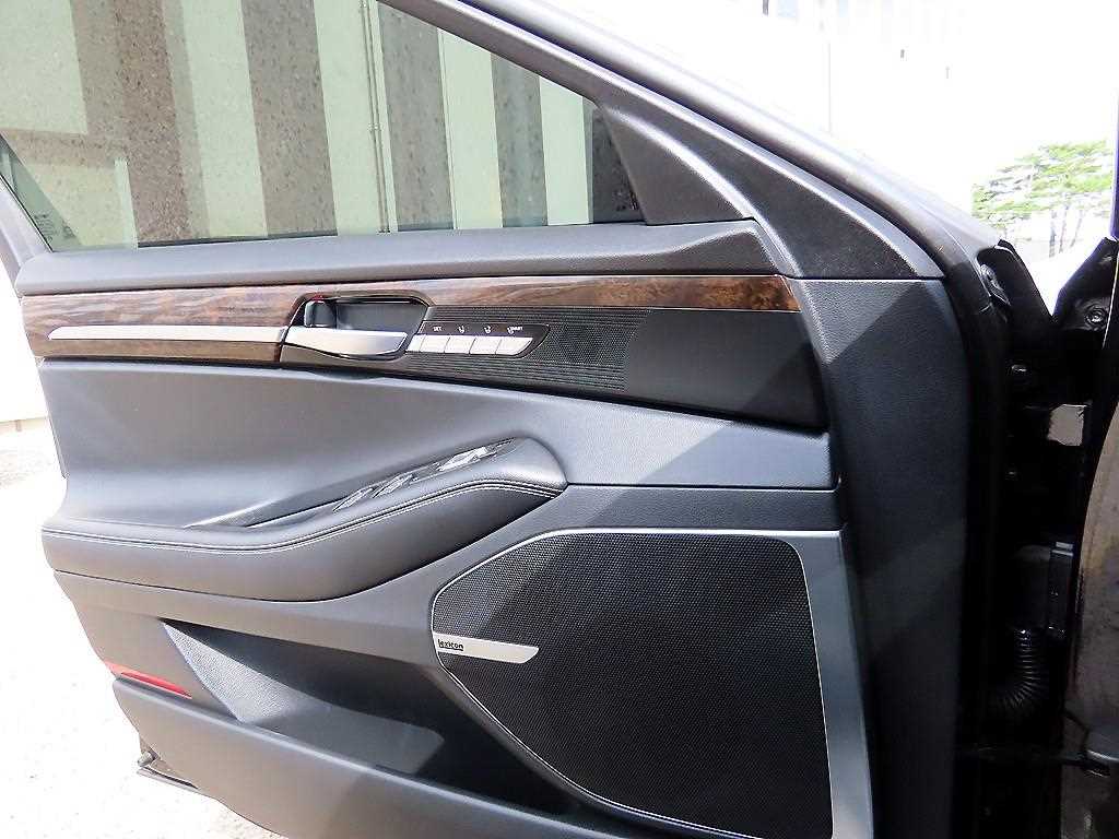 Genesis G90 — photo 12