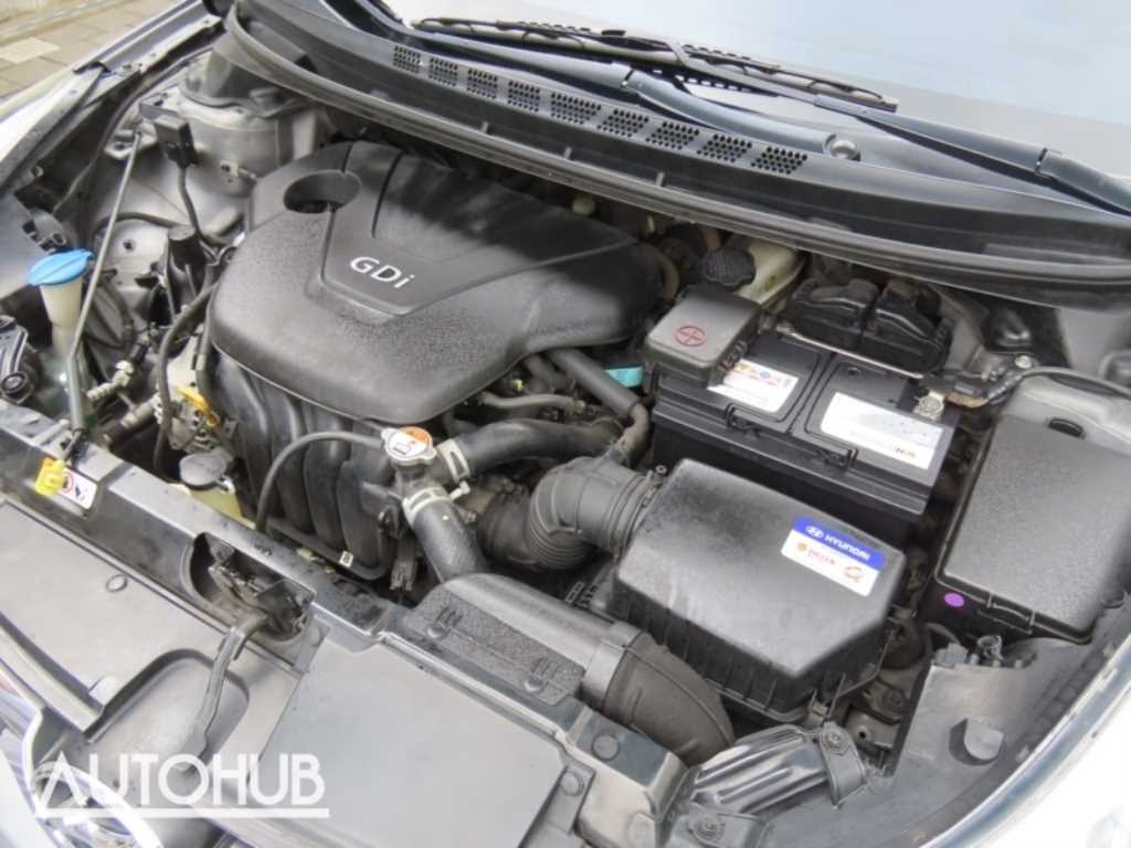 Hyundai Avante — photo 05
