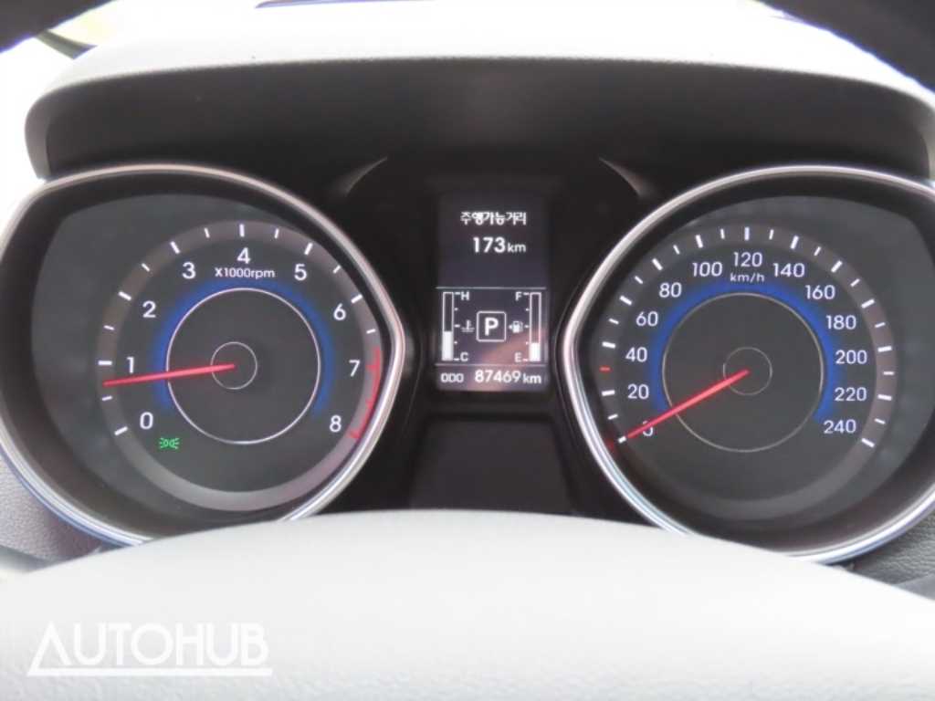Hyundai Avante — photo 06
