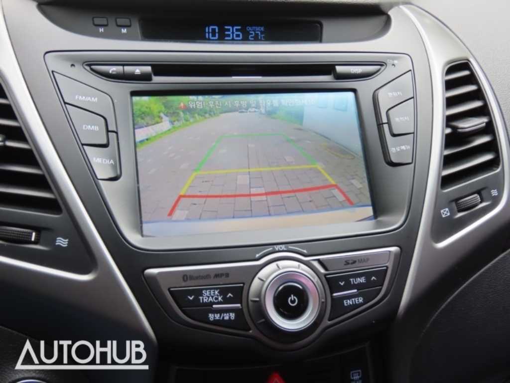 Hyundai Avante — photo 10