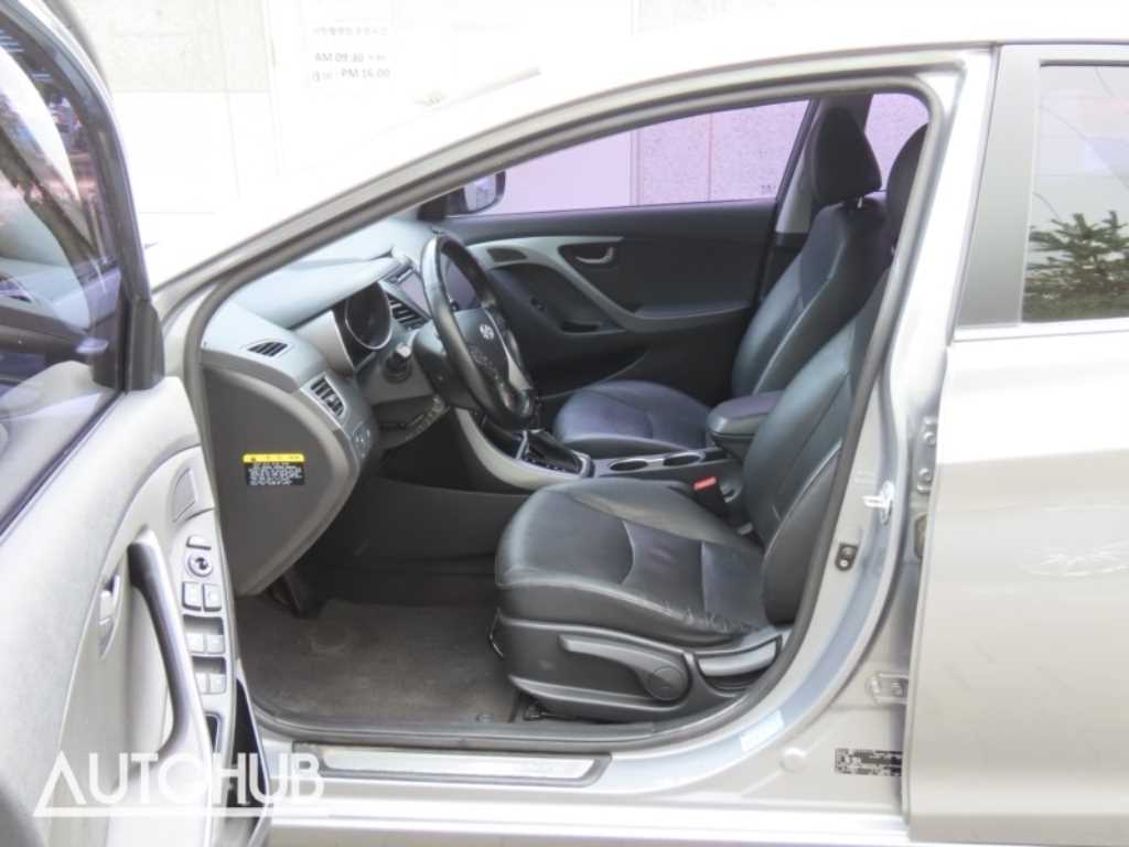 Hyundai Avante — photo 14