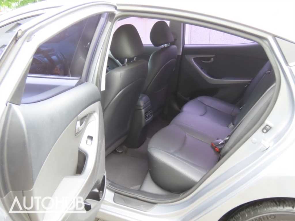 Hyundai Avante — photo 15
