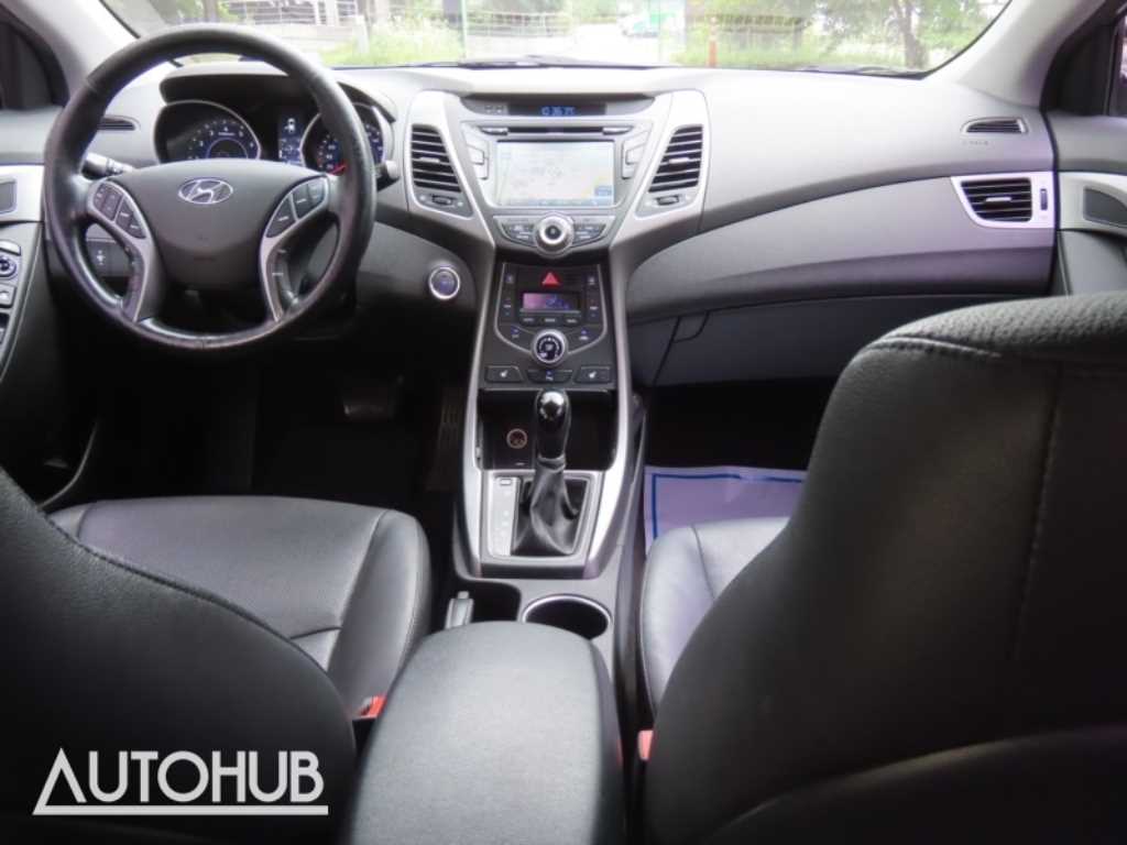 Hyundai Avante — photo 16