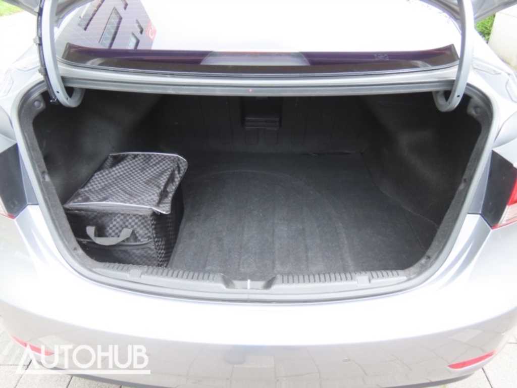Hyundai Avante — photo 19