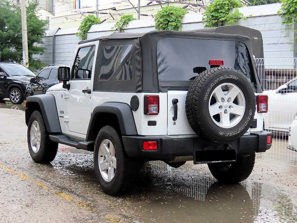 Jeep Wrangler — photo 03