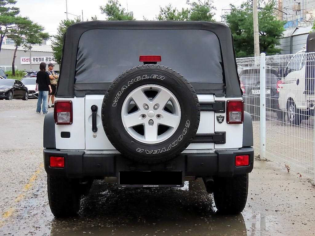 Jeep Wrangler — photo 04