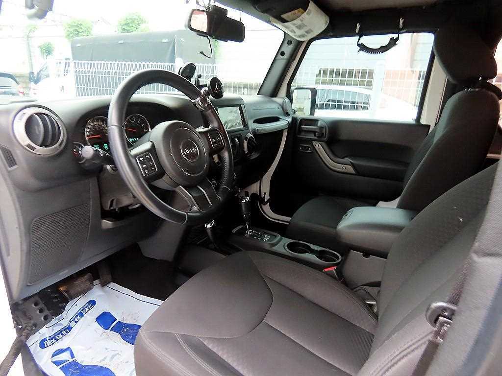 Jeep Wrangler — photo 06