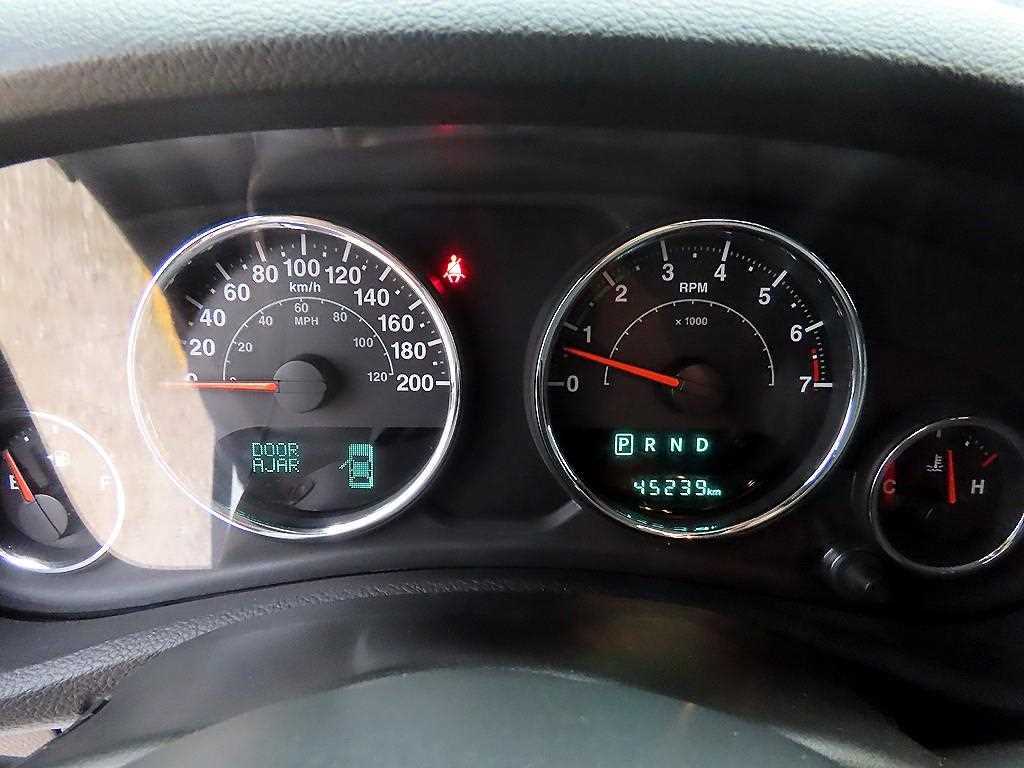 Jeep Wrangler — photo 08