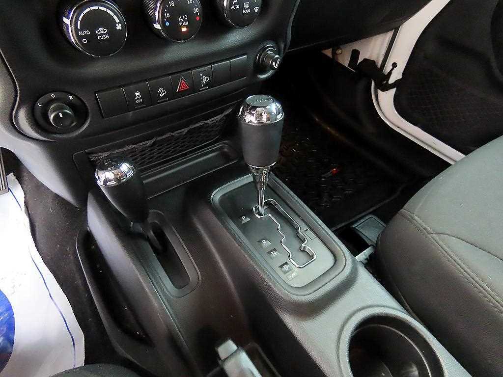Jeep Wrangler — photo 09