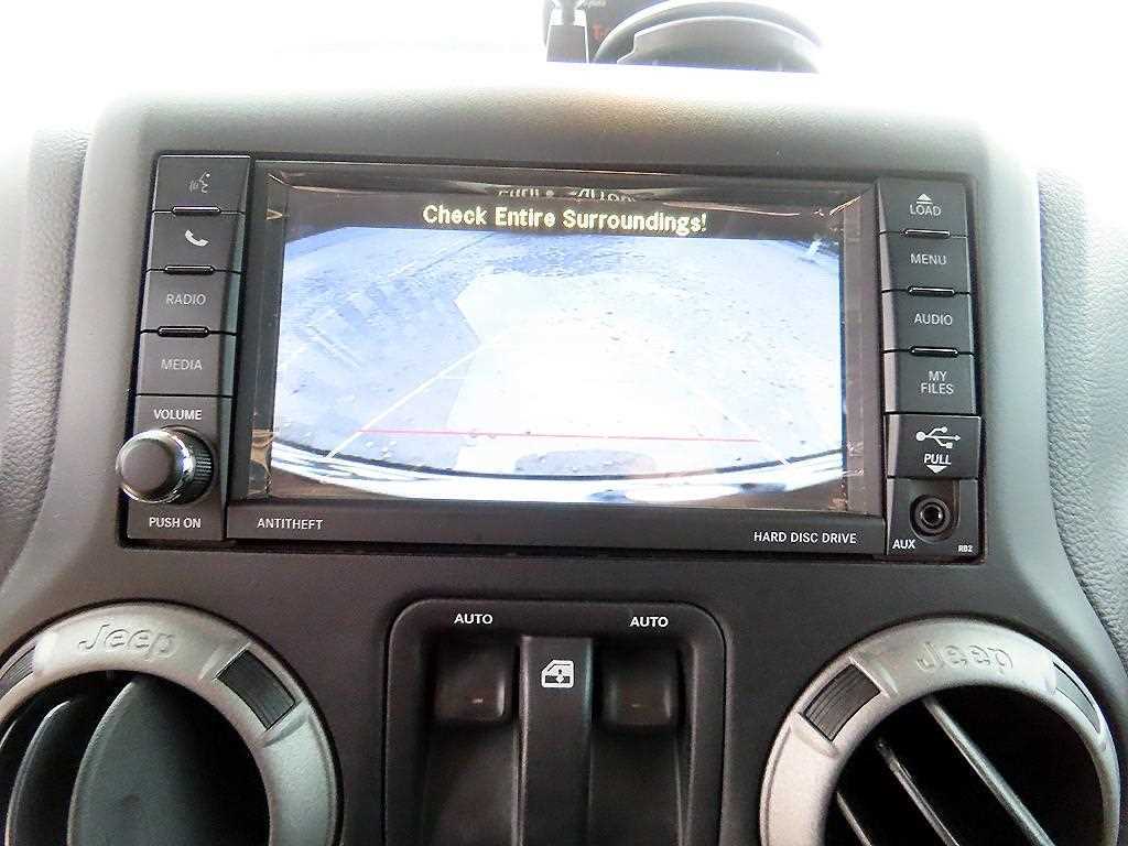 Jeep Wrangler — photo 14