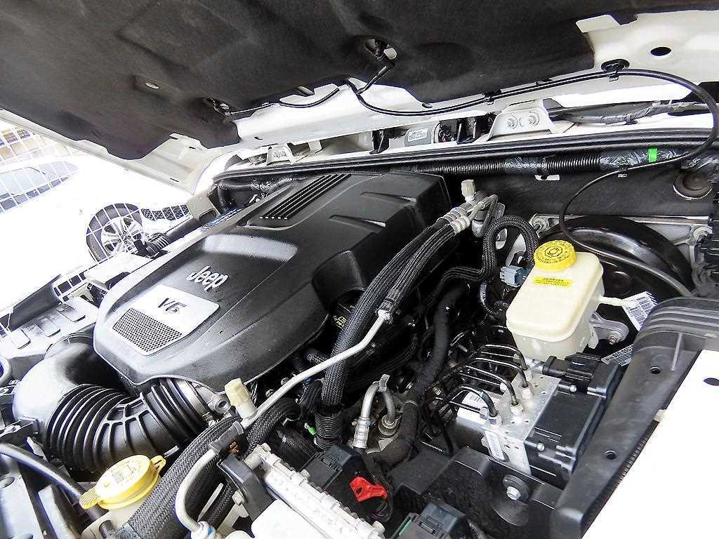 Jeep Wrangler — photo 16