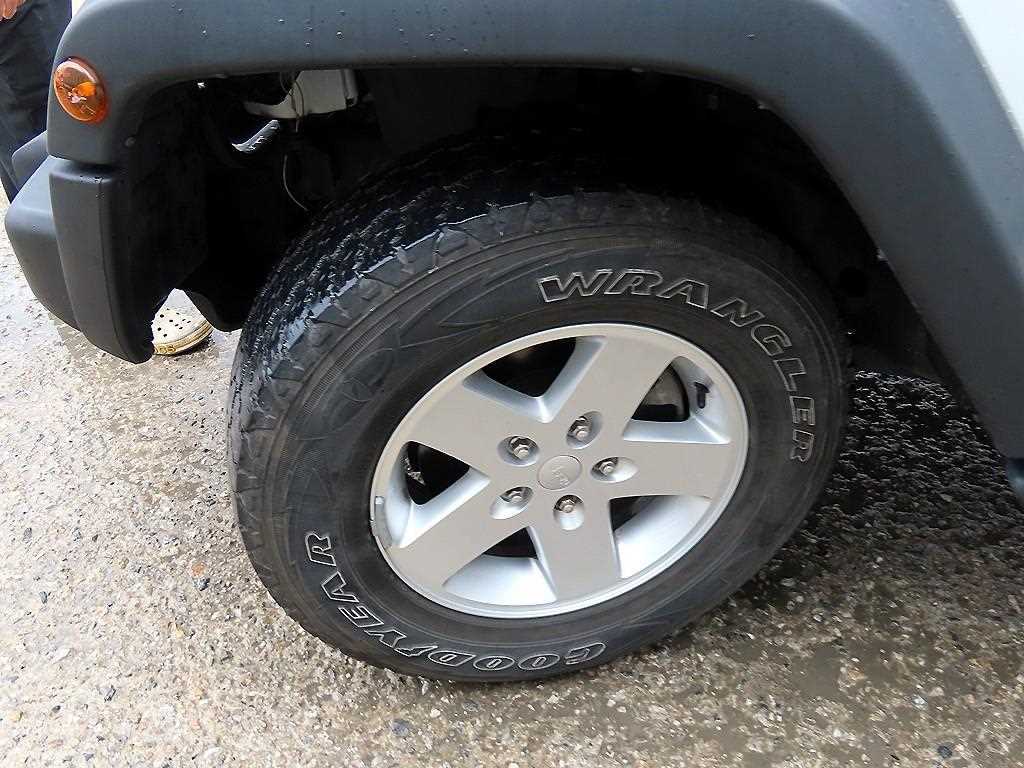 Jeep Wrangler — photo 17