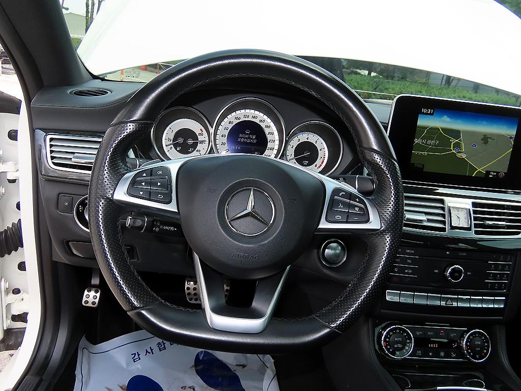 Mercedes-Benz CLS-Class — photo 08