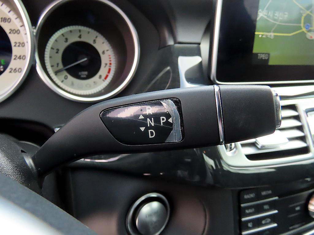 Mercedes-Benz CLS-Class — photo 10