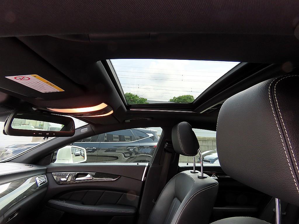 Mercedes-Benz CLS-Class — photo 17