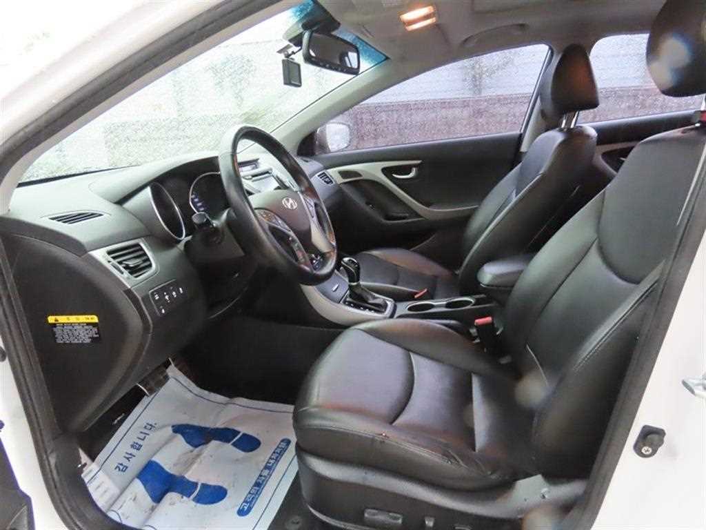 Hyundai Avante — photo 05