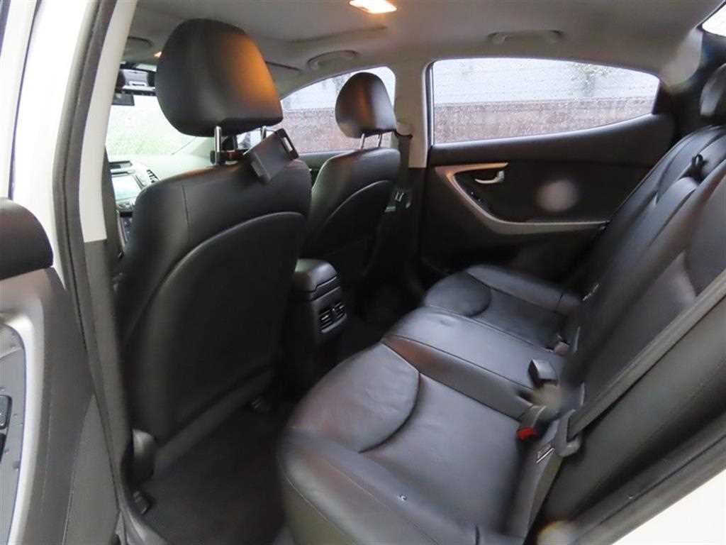 Hyundai Avante — photo 07