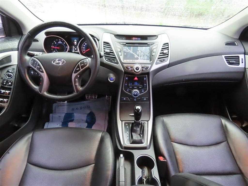 Hyundai Avante — photo 08
