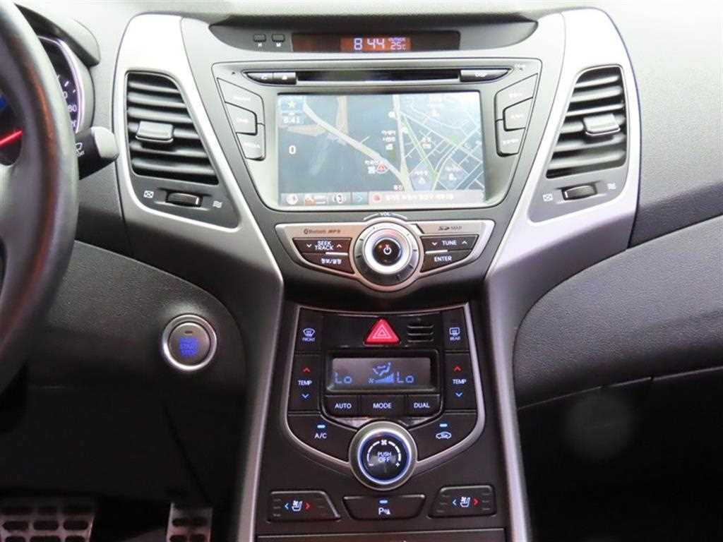 Hyundai Avante — photo 10