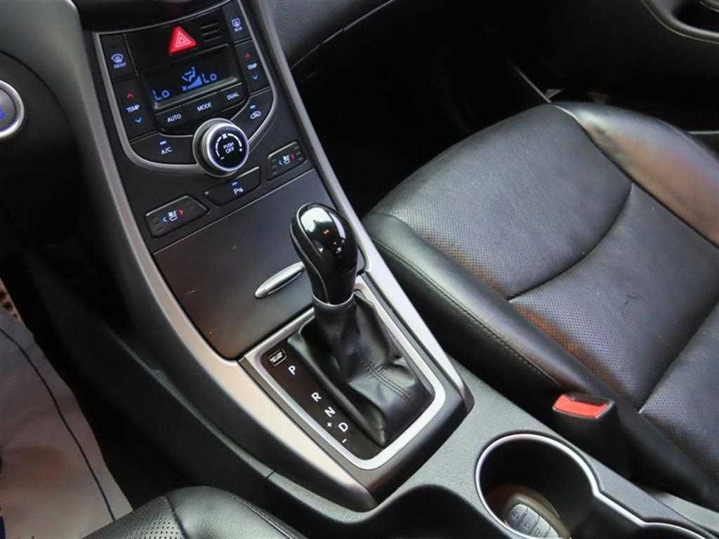 Hyundai Avante — photo 15