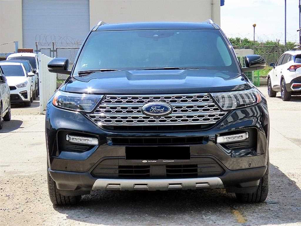Ford Explorer — photo 01