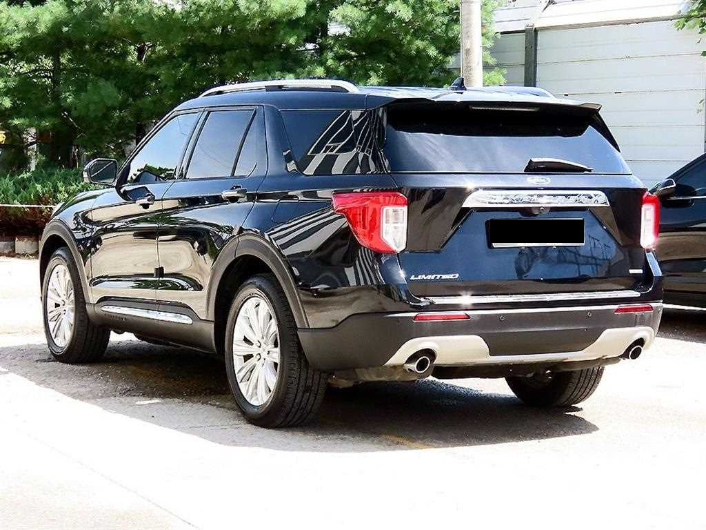 Ford Explorer — photo 03