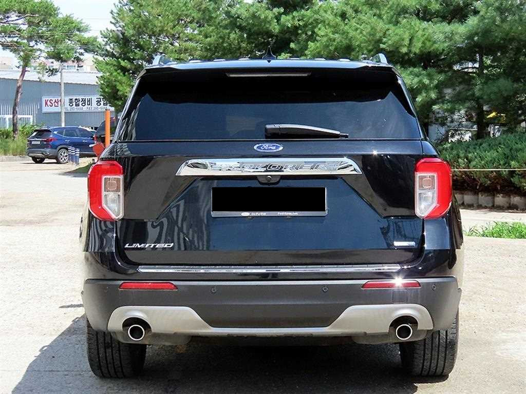 Ford Explorer — photo 04