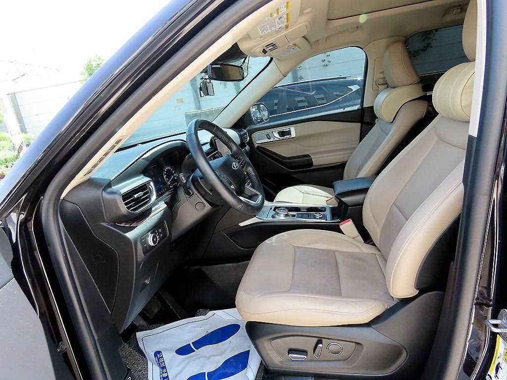 Ford Explorer — photo 05