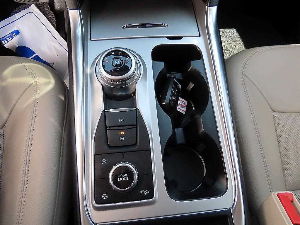 Ford Explorer — photo 10