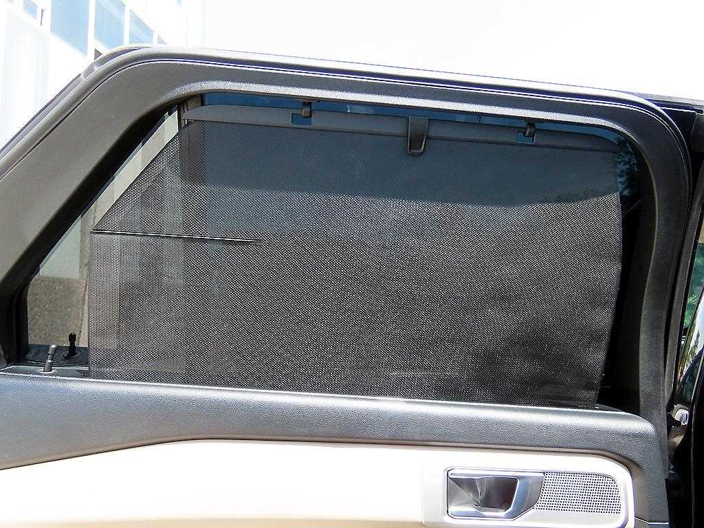 Ford Explorer — photo 14