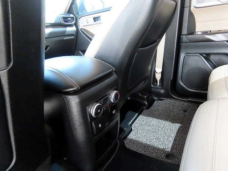 Ford Explorer — photo 15
