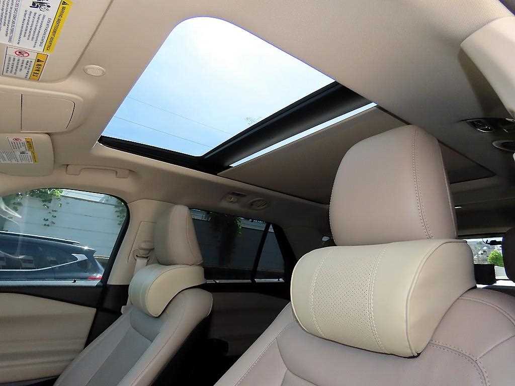 Ford Explorer — photo 16
