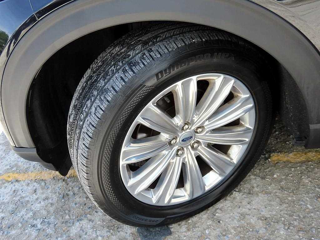 Ford Explorer — photo 20