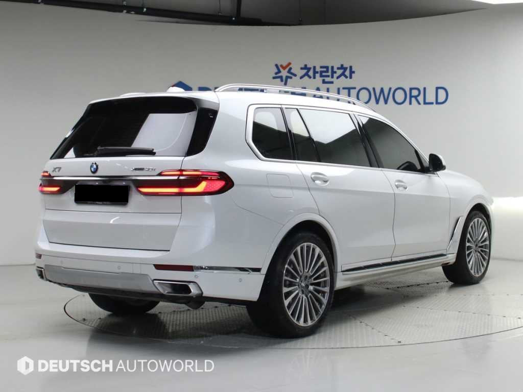 BMW X7 — photo 02