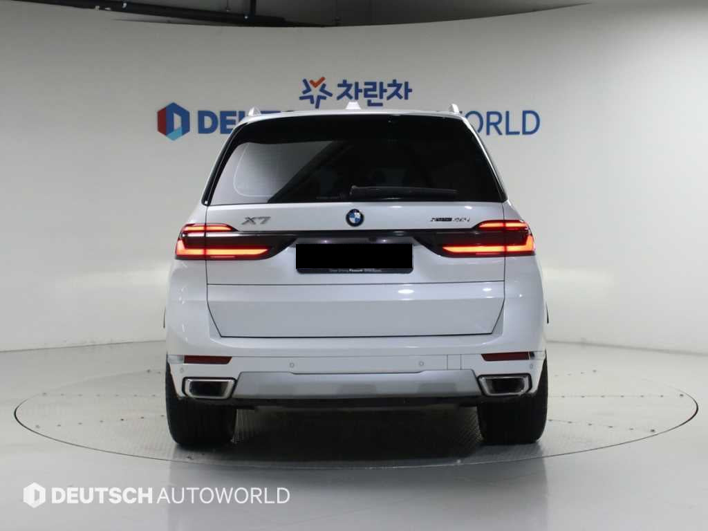 BMW X7 — photo 04