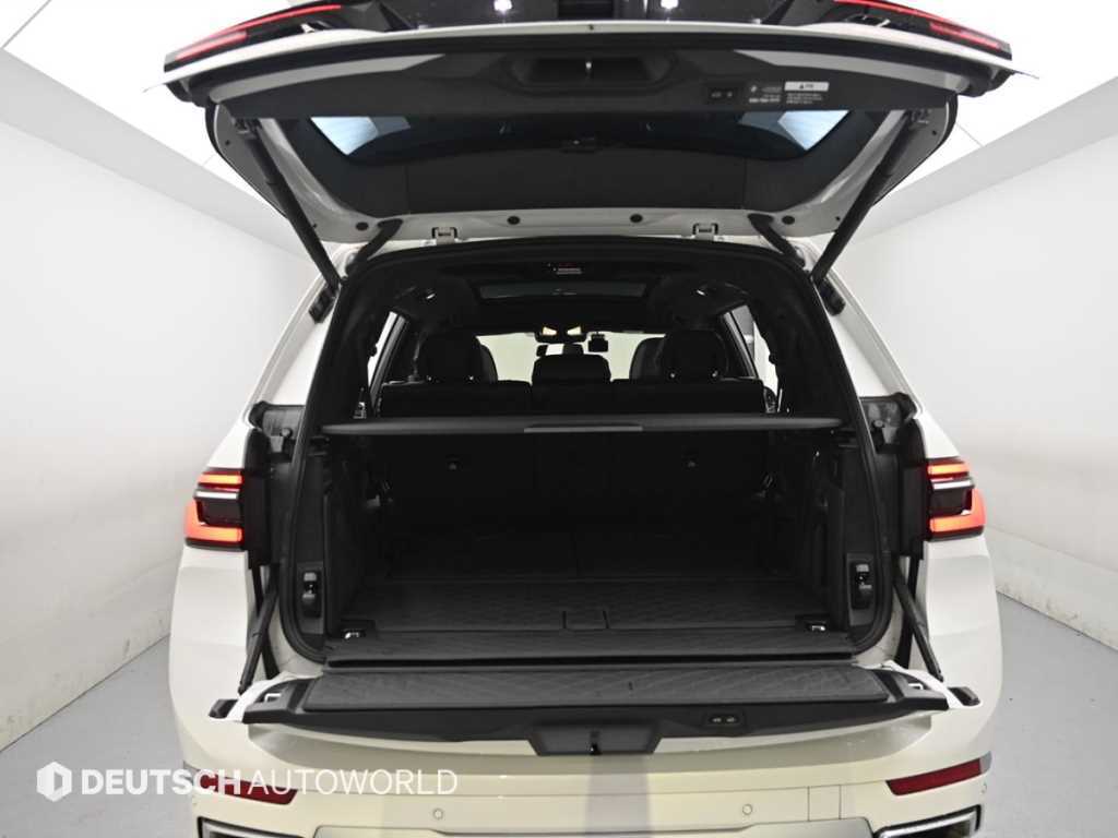 BMW X7 — photo 19