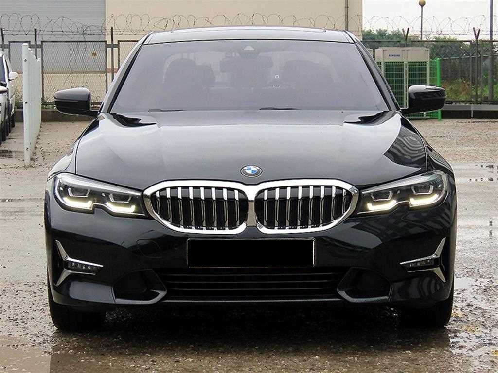 BMW 3-Series — photo 01