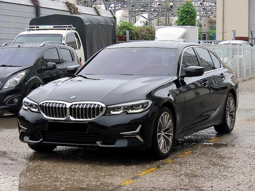 BMW 3-Series — photo 02