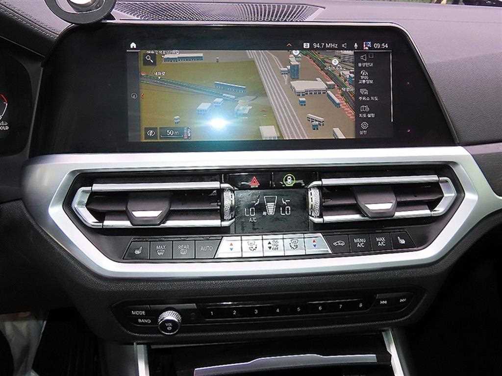 BMW 3-Series — photo 13