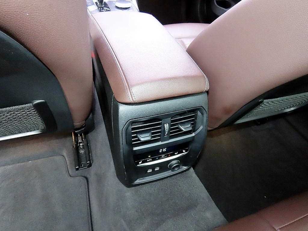 BMW 3-Series — photo 17