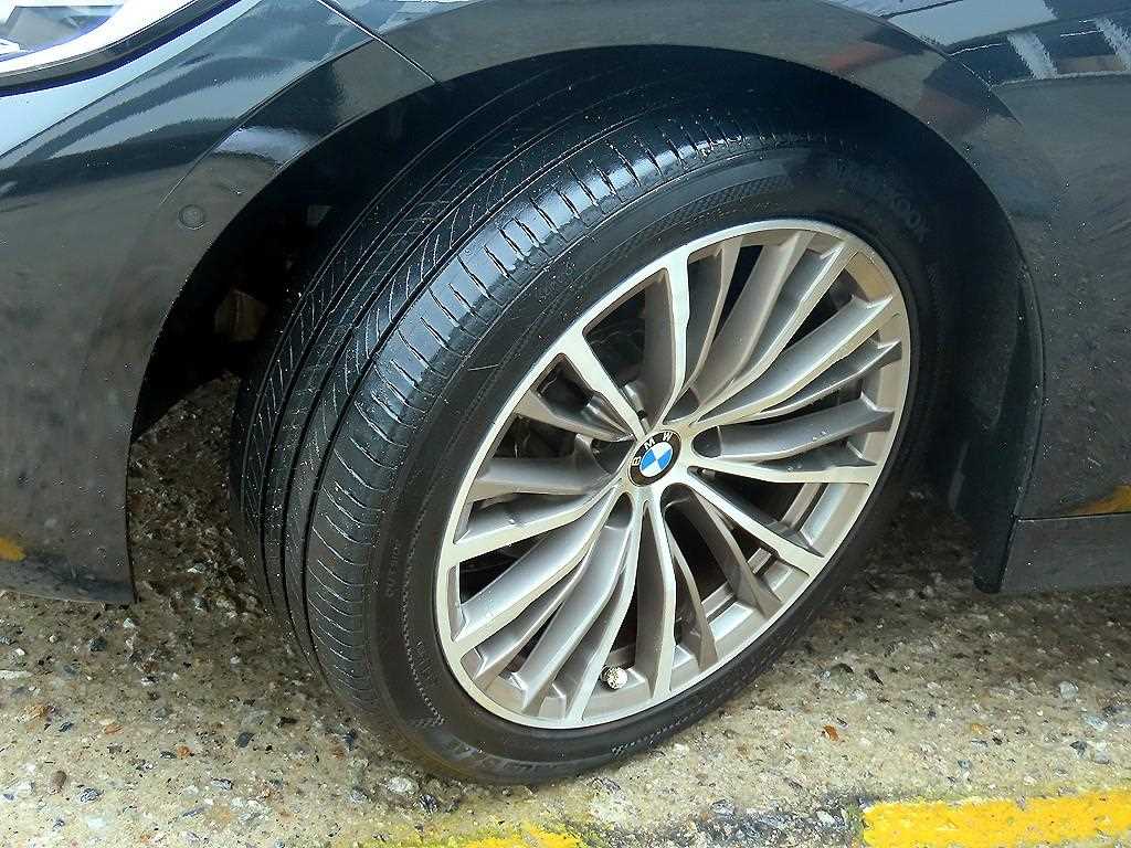 BMW 3-Series — photo 20