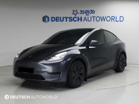 Tesla Model Y — photo 01