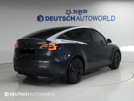 Tesla Model Y — photo 02