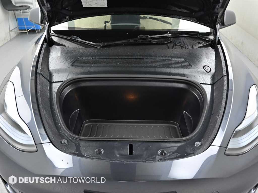 Tesla Model Y — photo 06