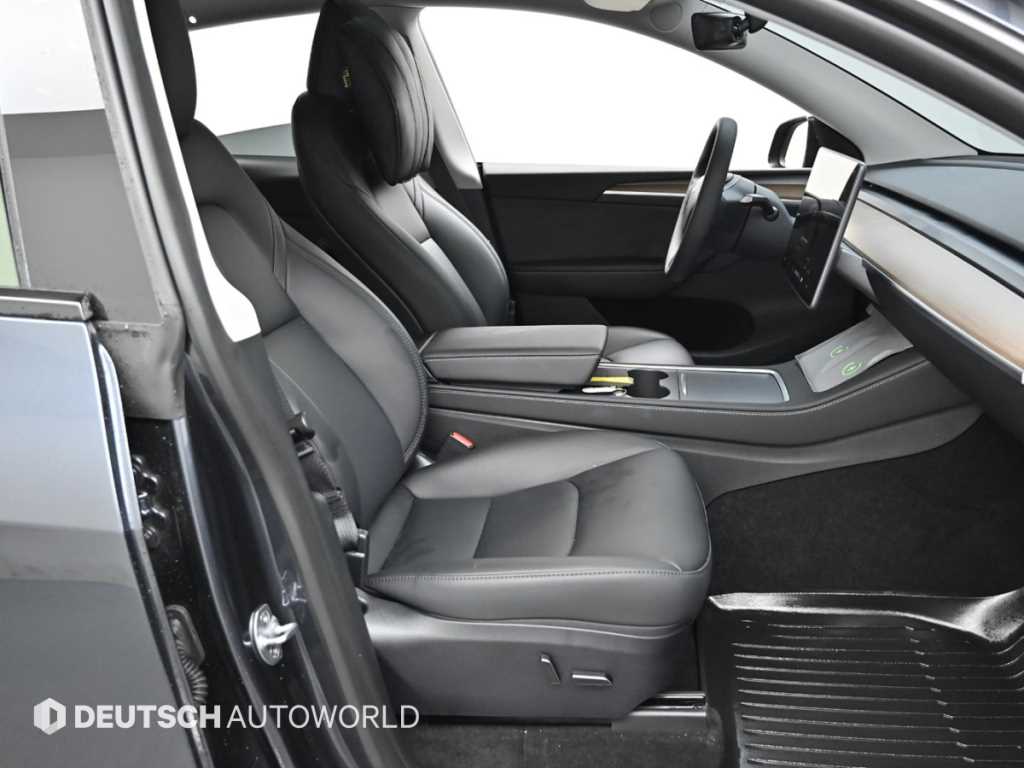Tesla Model Y — photo 10