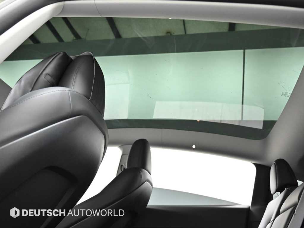 Tesla Model Y — photo 18