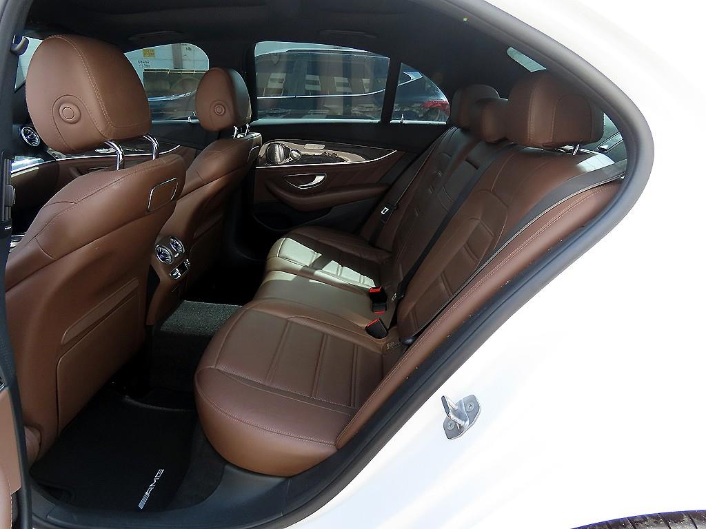 Mercedes-Benz E-Class — photo 06