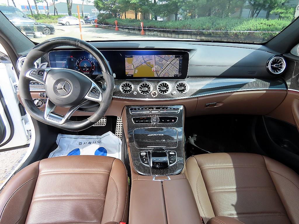 Mercedes-Benz E-Class — photo 07