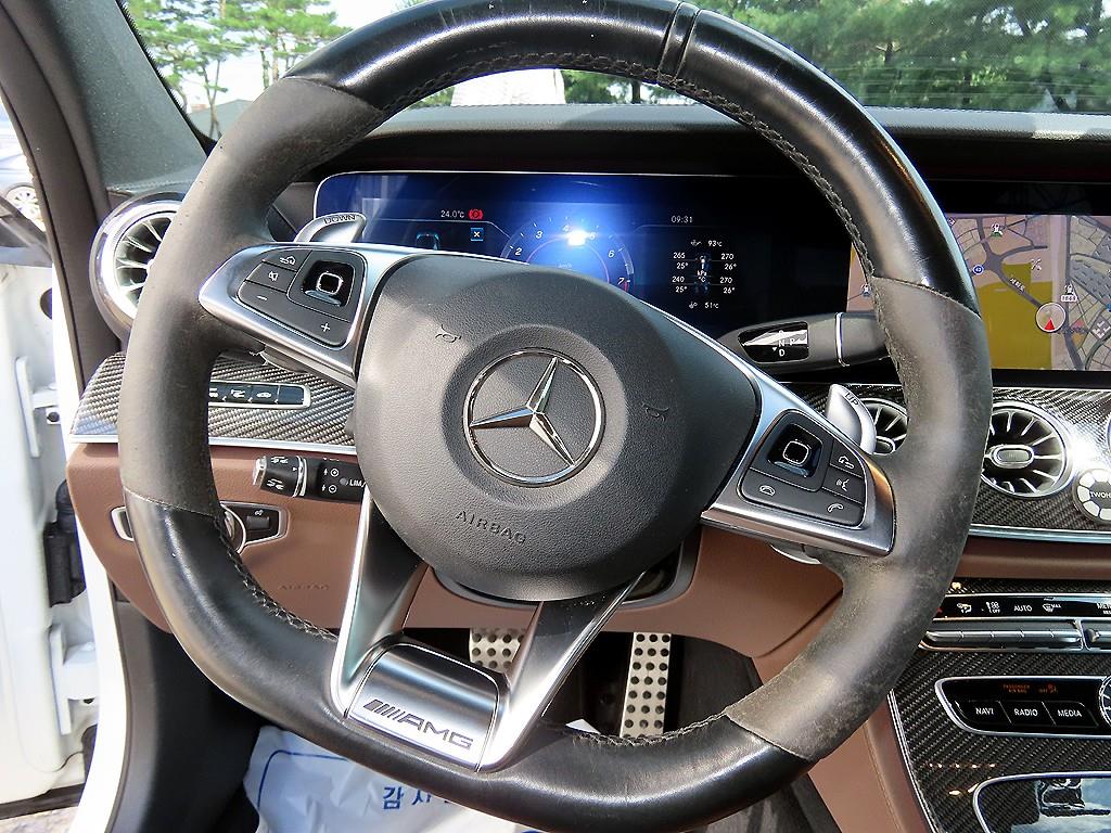 Mercedes-Benz E-Class — photo 08