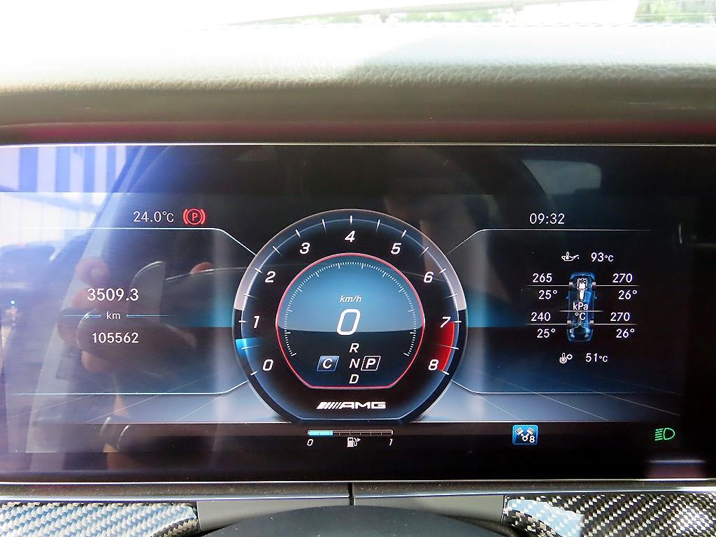 Mercedes-Benz E-Class — photo 09